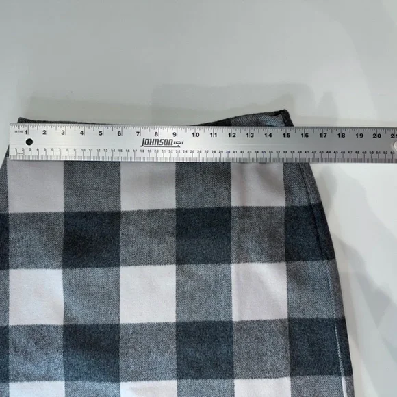 Weekend Max Mara large check-grey/white wool knee-length skirt. NEW w/tags! - Picture 6 of 9